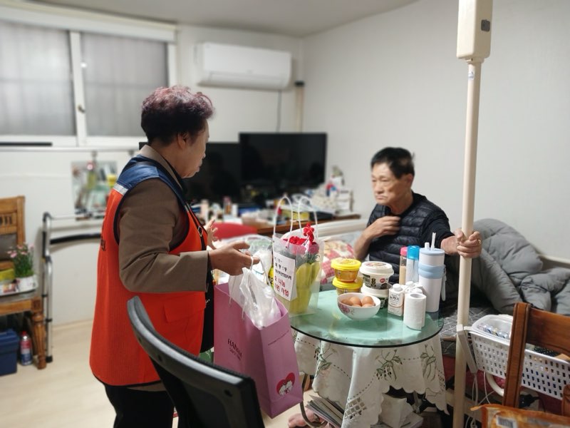 전달사진(문의숙 위원장).jpg